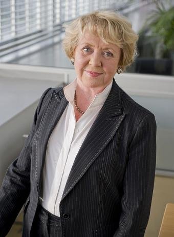 V Finnbogadottir ex presidenta Islancia
