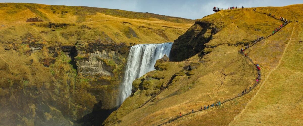 Cascada Skógafoss en el sur de Islandia