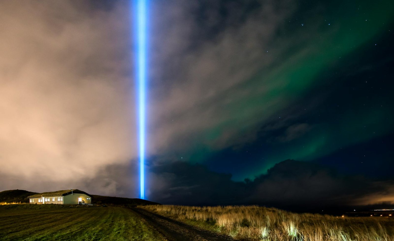 Detectada en Saturno la mayor aurora boreal del Sistema Solar en Islandia
