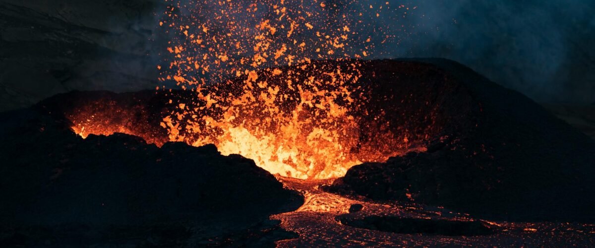 La erupción del volcán en Islandia perturba el tráfico aéreo
