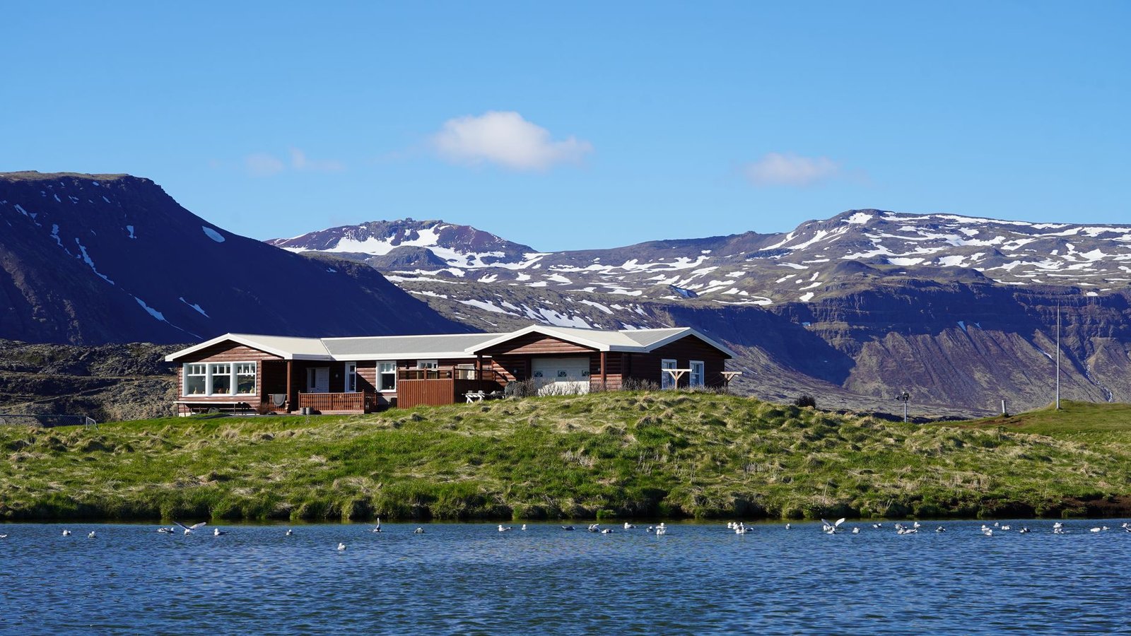 Caba as con jacuzzi en islandia para ver auroras g